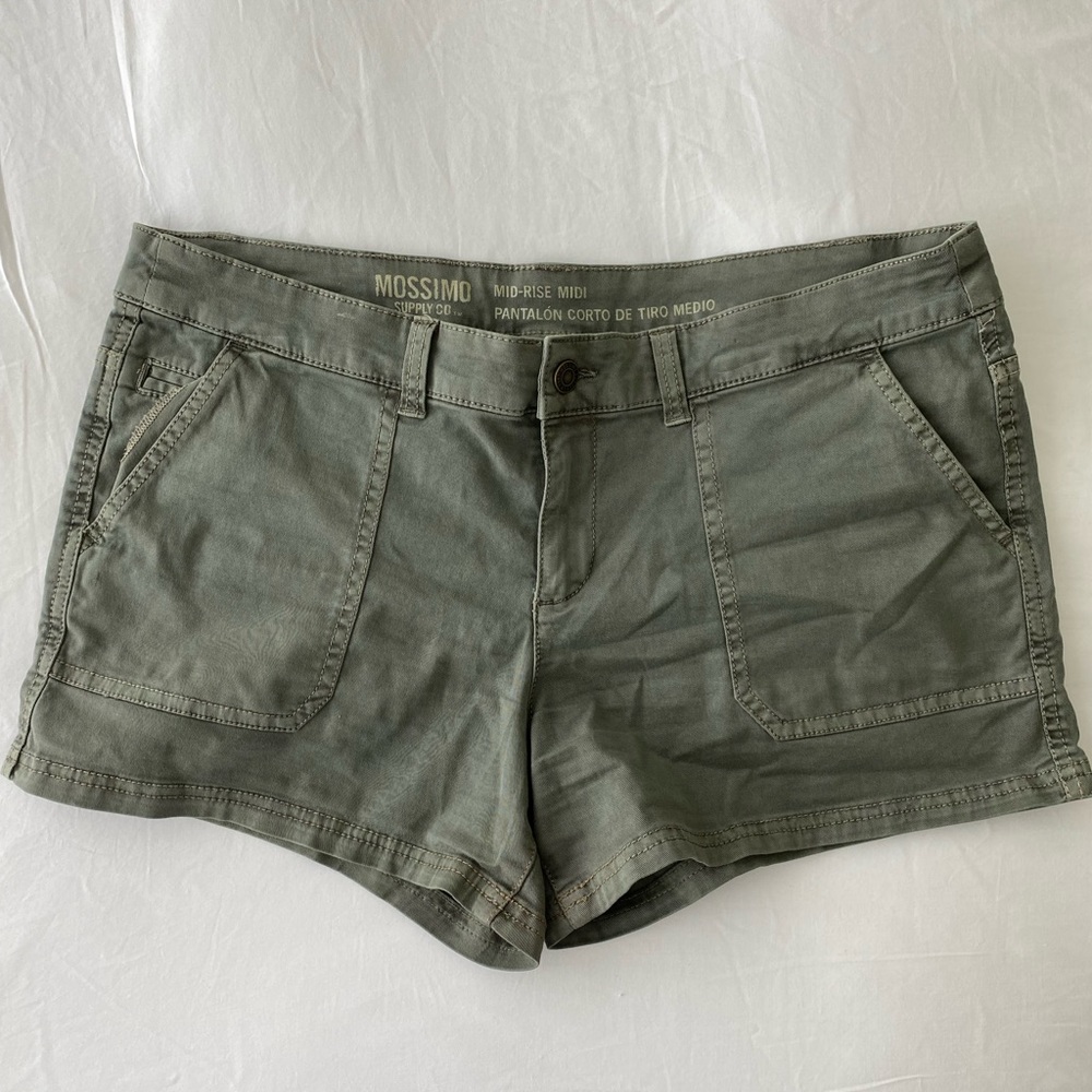 Mid rise shorts